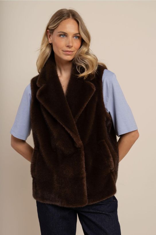 Espressobruin imitatiebonten gilet van Studio Anneloes