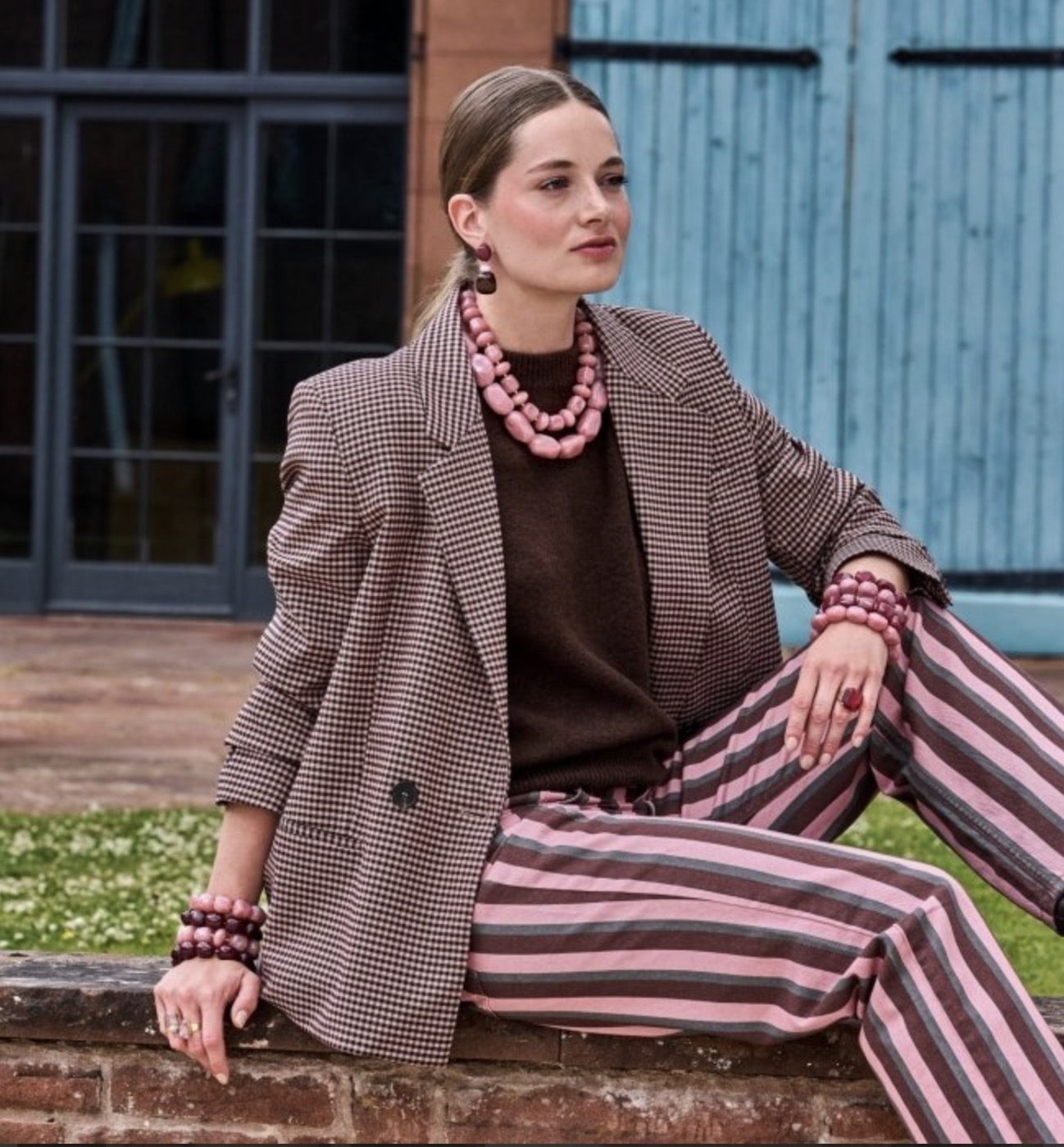 Ketting van roze steentjes