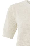 Trui met ronde hals en korte mouw met structuur in de kleur wool white.