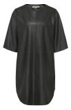 Faux leather jurkje met driekwart mouw in de kleur zwart.