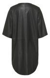 Faux leather jurkje met driekwart mouw in de kleur zwart.