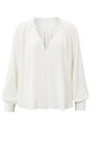 Witte blousetop met V-hals, lange mouwen en wijde fit van het merk Yaya.