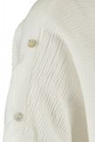 Gebreide top met ronde hals en korte mouw met knoopjes van het merk Studio Anneloes in de kleur off white.