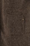 Lang gebreid vest met opgestikte zakken in de kleur chestnut.