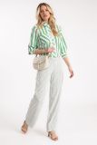 Gestreepte blouse met borstzak en lange mouwen in de kleur off white/applegreen.