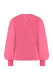 Gebreide trui met ronde hals met lange gepoft mouwen van het merk Studio Anneloes in de kleur coral.