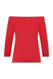 Achterzijde van het Travel shirt met boothals met een subtiele V-hals en 3/4 mouw van het merk Studio Anneloes in de kleur rood.