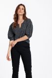 Travel blouse met print met ronde hals met V-insnede en korte pofmouwen in de kleur zwart/off white.