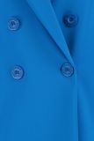 Lange double breasted blazer van travelstof met reverskraag en opgestikte zakken in de kleur cobalt.