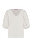 Shirt met V-hals en korte pofmouwen in de kleur off white.