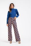 Multi color travelbroek met een rechte pijp, steekzakken voor en een elastieken tailleband van het merk Studio Anneloes.