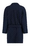 Doorgestikte kimono jas met medium lengte, 2 handige steekzakken en bijpassend strikceintuur van het merk Studio Anneloes in de kleur denim blue.