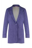 Lange blazer met reverskraag, opgestikte zakken, mouwen met omslag en 1 knoop in de kleur purpleblue.