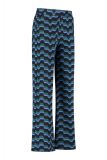 Travel broek met wave print, wijde fit, steekzakken aan de voorkant en een elastische tailleband van het merk Studio Anneloes in de kleur black/deep green.