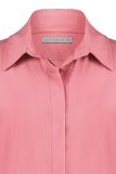 Travel blouse met blinde knoopsluiting en getailleerde fit van het merk Studio Anneloes in de kleur coral.