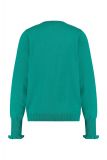 Fijn gebreide wollen pullover met ruffles en ronde hals van het merk Studio Anneloes in de kleur emerald.