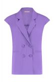 Mouwloze, double breasted blazer met reversekraag en faux paspelzakken van het merk Studio Anneloes in de kleur paars.