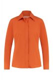 Travelblouse van het merk Studio Anneloes met blinde knoopsluiting, blousekraag en lange mouwen zonder manchetten in de kleur orange.