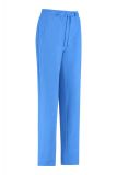 Travelbroek met regular fit, rechte pijp, steekzakken en brede elastieken tailleband van het merk Studio Anneloes in de kleur shirt blue.