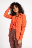 Travel blazer van stevig travel kwaliteit met faux klepzakken van het merk Studio Anneloes in de kleur orange.