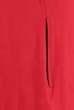Mouwloze. getailleerde jurk met splitneck gemaakt van travel kwaliteit van het merk Studio Anneloes in de kleur rood.