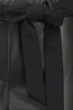 Faux leather broek van het merk Studio Anneloes met elastieken tailleband en strikceintuur in de kleur zwart.