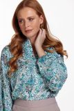 Katoenen blouse met all-over ornament print., ronde hals en lange mouwen met aan het einde een elastieken afwerking van het merk Studio Anneloes in de kleur off white/denim.