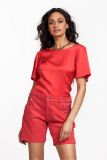 Satinlook shirt met ronde/v-hals en korte geplooide mouwen van het merk Studio Anneloes in de kleur rood.