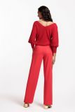 Broek van het merk Studio Anneloes van stevige travel kwaliteit met high waist, faux paspelzakken en rechte, wijde pijpen in de kleur rood.