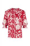 Viscose blouse van het merk Studio Anneloes met ronde halslijn, knoopsluiting en korte pofmouwen in rood/witte print.