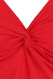 Singlet van travelstof van het merk Studio Anneloes met verstelbare smalle bandjes en een knoopdetail bij de borsten in de kleur rood.