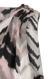 Mouwloze satin look top met ronde hals, all over print en knopendetail op de schouder van het merk Studio Anneloes in de kleur taupe/zwart.