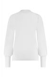 Gebreide trui van het merk Studio Anneloes met ronde, iets hoge hals en lange pofmouwen met brede boorden en knopen op de schouders in de kleur off white.