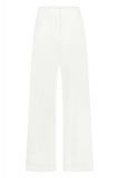 Travelbroek met rechte wijde pijpen en elastieken tailleband van het merk Studio Anneloes in de kleur off white.