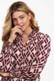 Travel blouse met ruffle kraag en V-insnede en lange mouwen met gesmockte details van het merk Studio Anneloes in de kleur cappu/bordo.