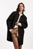 Jacquard jas van het merk Studio Anneloes met puntkraag en knoopsluiting in de kleur antraciet/bronze.