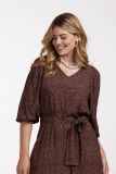 Midi jurk met  V-hals, steekzakken, ceintuur en wijde mouwen van het merk Studio Anneloes in de kleur bronze/neon pink.