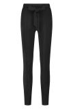 Rib travel broek met aangesloten fit, pintuck en elastieken tailleband met riemlusjes en bijpassend strikceintuur van het merk Studio Anneloes in de kleur zwart.