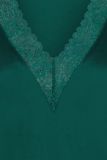 Satinlook mouwloze top met V-hals met kanten biesje van het merk Studio Anneloes in de kleur donker groen.