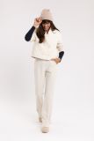 Shiny broek met flair broekspijpen van stevige travel kwaliteit van het merk Studio Anneloes in de kleur kit.