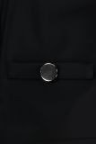 Travel blazer met ronde hals, lange mouwen, knoopsluiting en paspelzakken met knoop van het merk Studio Anneloes in de kleur zwart.