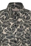 Lange blouse van het merk Studio Anneloes met all-over bloemenprint, lange mouwen, knoopsluiting en blousekraag in de kleur cappu/dark blue.