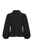 Getailleerde blouse van travelstof met pofmouwen, knopenlijst en recht afsnede aan de onderzijnde van het merk Studio Anneloes in de kleur zwart.