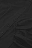 Blouse met getaileerde fit, plooien op de schouder en klassieke kraag van het merk Studio Anneloes in de kleur black.