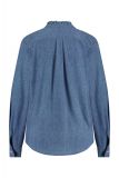 Denimlook blouse van travelstof met ruffle kraag en lange mouwen van het merk Studio Anneloes in de kleur blauw.
