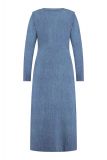 Getailleerde midi jurk met lange mouwen en schoudervulling van het merk Studio Anneloes in de kleur blauw.