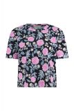 Travel shirt met bloemenprint in de kleuren blauw/roze met korte mouwen en ronde hals van het merk Studio Anneloes.