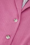 Tweed blazer met gestreeptje binnenvoering, dubbele knoopsluiting, klepzakken en lange mouwen van het merk Studio Anneloes in de kleur dark pink.