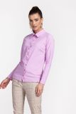 Licht roze blouse van travelstof met knopenlijst en lange mouwen zonder manchetten van het merk Studio Anneloes.