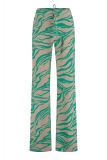 Travelbroek met wijde pijpen, rijgkoord, steekzakken en tijgerprint in de kleuren smaragd / clay van het merk Studio Anneloes.